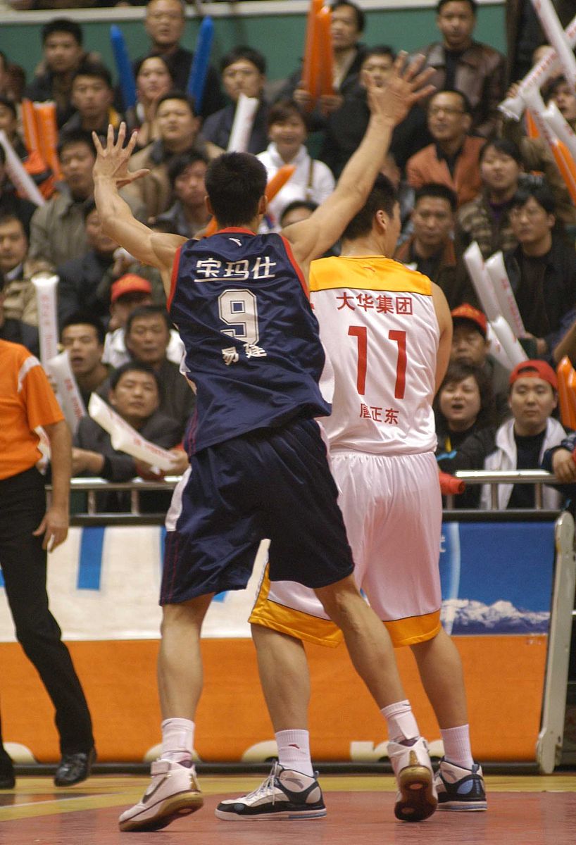 北京队翻盘青岛队,易建联点燃赛场 北京队翻盘青岛队,易建联点燃赛场