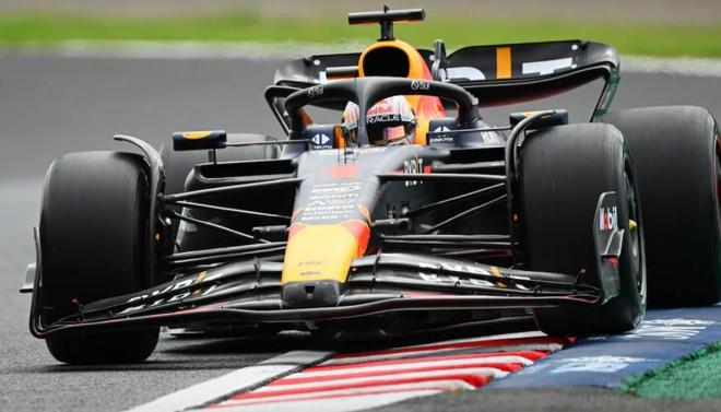 阿斯顿马丁轻取雷诺车队，塞恩斯扛起全队