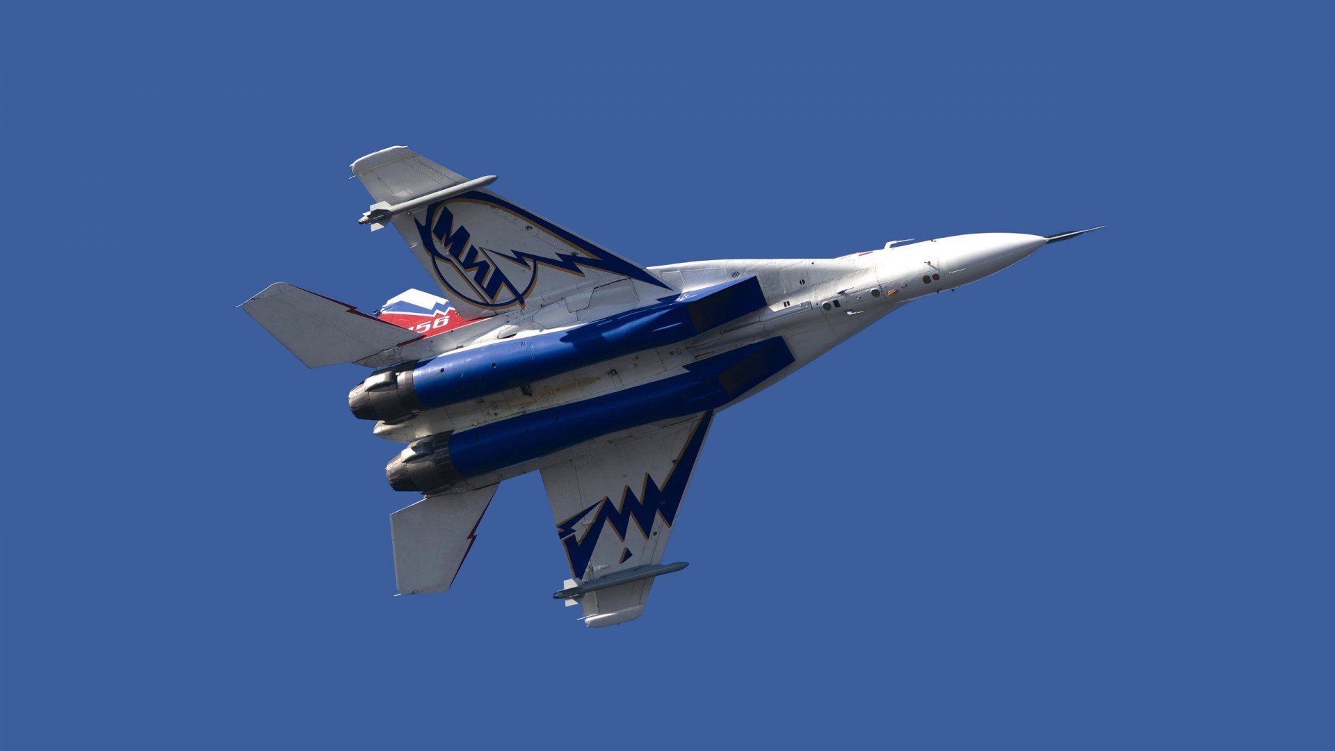 开云体育入口-跨联赛对决，布克关键得分拉开差距，新疆队淘汰马刺